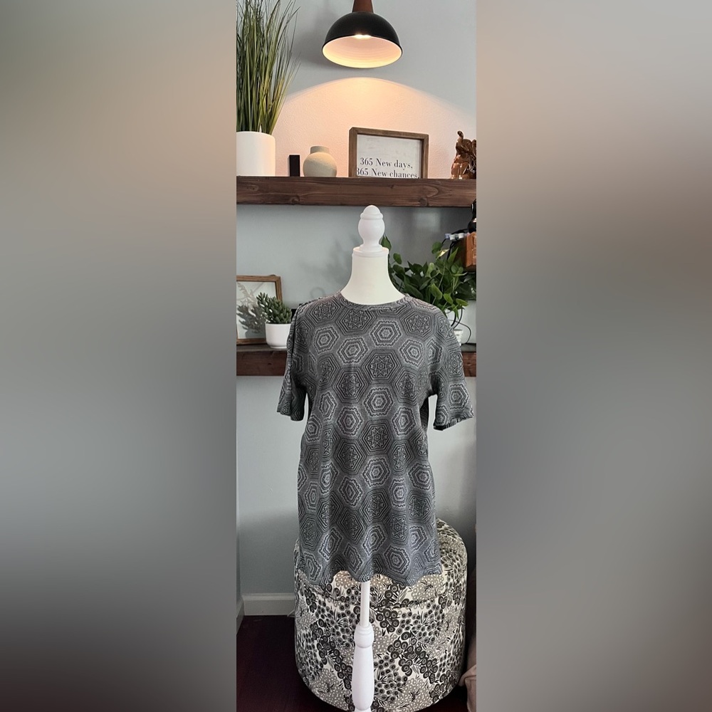 Lularoe Perfect T Gray Geometric Pattern Women's Top